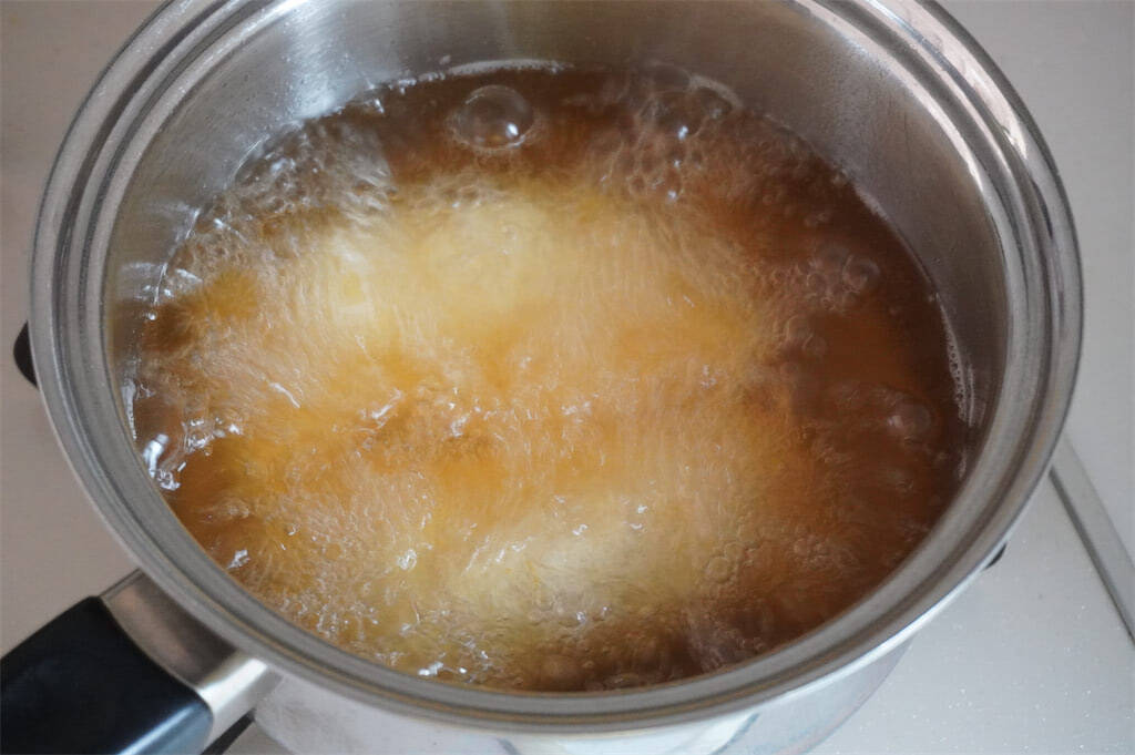 ブラジルの粉モン「パステル」がカリモチッうま～！具は肉じゃが風なの♡ぜひ国産小麦粉で！【農家直伝】