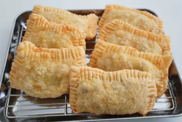 「ブラジルの粉モン「パステル」がカリモチッうま～！具は肉じゃが風なの♡ぜひ国産小麦粉で！【農家直伝】」の画像