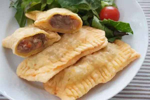 「ブラジルの粉モン「パステル」がカリモチッうま～！具は肉じゃが風なの♡ぜひ国産小麦粉で！【農家直伝】」の画像