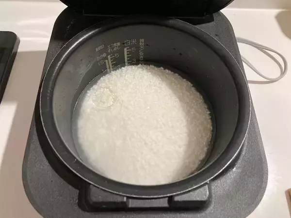 「【1万個以上握った達人が教える】裏ワザ連発「塩おにぎりの握り方」試してみた！覚えたら一生役立つよ♡」の画像