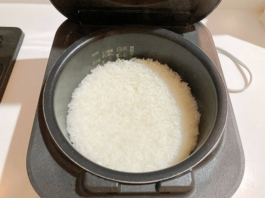 【1万個以上握った達人が教える】裏ワザ連発「塩おにぎりの握り方」試してみた！覚えたら一生役立つよ♡