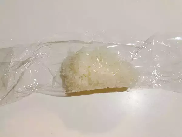 「【1万個以上握った達人が教える】裏ワザ連発「塩おにぎりの握り方」試してみた！覚えたら一生役立つよ♡」の画像