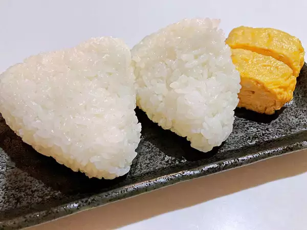 「【1万個以上握った達人が教える】裏ワザ連発「塩おにぎりの握り方」試してみた！覚えたら一生役立つよ♡」の画像