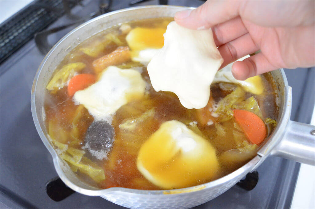 「一晩寝かせる」ワザでとろける喉越しに激変！鹿児島県の郷土料理「団子汁」作ってみた！ほっこり温まる♡