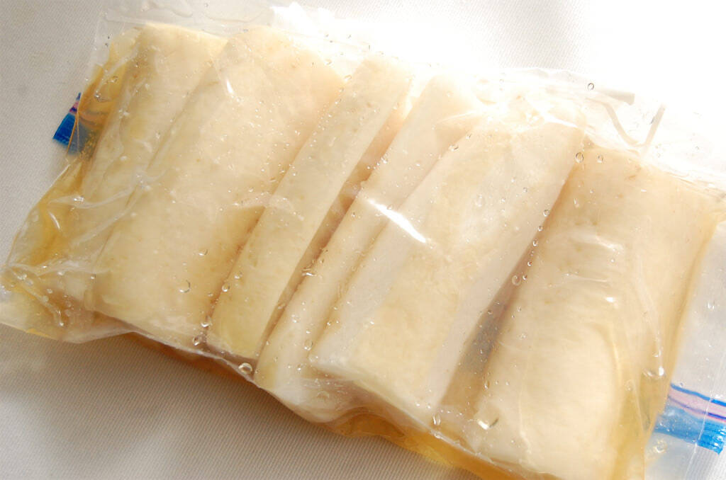 【熟成の7日間】袋に入れてじっと待つ♡大根1本と家にある調味料で出来る「自家製たくあん」作ってみた