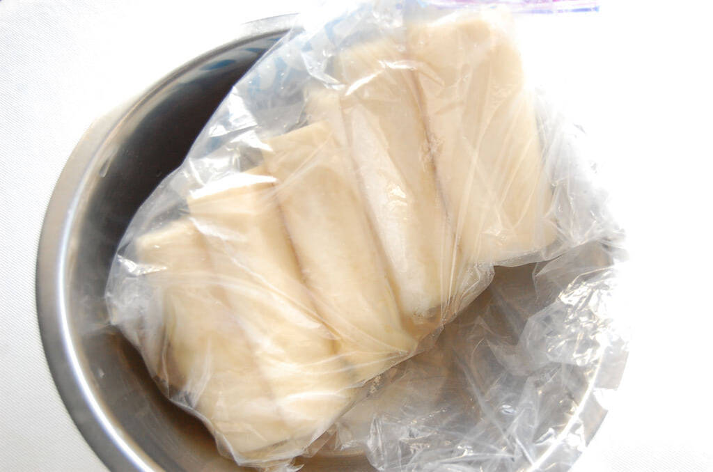 【熟成の7日間】袋に入れてじっと待つ♡大根1本と家にある調味料で出来る「自家製たくあん」作ってみた