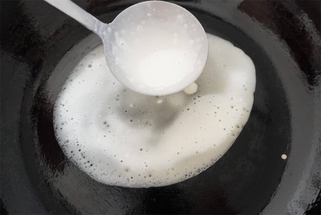 【ひな人形スイーツ】モチふわクレープ生地でいちご包んだら…お内裏さまとおひなさま誕生♪あんこも入ってる♡