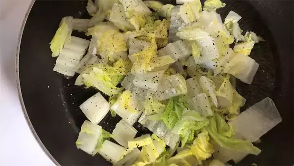 「【調理のスゴ技】白菜の「バター蒸し」を試してみた！バターなのに軽～い♪白菜の旨味が膨らんで甘～い♡」の画像