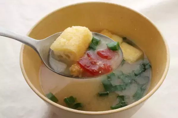 「【福神漬けのじゃない使い方】「みそ玉」に仕込んでみた！お湯を注いで30秒で…朝の救世主みそ汁になった件♡」の画像