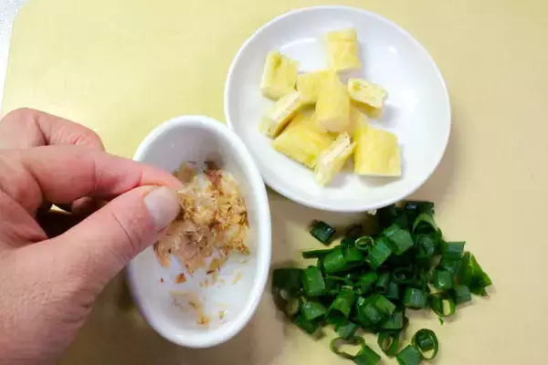 「【福神漬けのじゃない使い方】「みそ玉」に仕込んでみた！お湯を注いで30秒で…朝の救世主みそ汁になった件♡」の画像