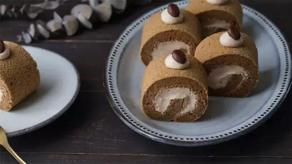 「【至福のくちどけ】ほろ苦な「米粉のコーヒーロールケーキ」をご紹介！極上のしっとり感♡【元パティシエ直伝】」の画像