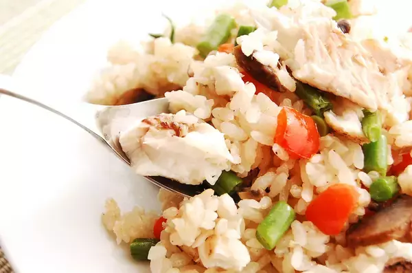 「【切り身で鯛めし】炊飯器で炊けばOKな「洋風タイご飯」作ってみた！バターとにんにく香るコク旨ピラフ風♪」の画像