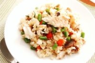 【切り身で鯛めし】炊飯器で炊けばOKな「洋風タイご飯」作ってみた！バターとにんにく香るコク旨ピラフ風♪