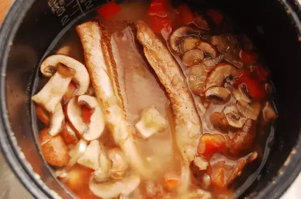 「【切り身で鯛めし】炊飯器で炊けばOKな「洋風タイご飯」作ってみた！バターとにんにく香るコク旨ピラフ風♪」の画像