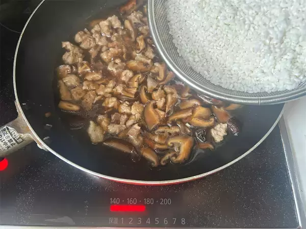 「【本格点心を自宅で再現】フライパンで超簡単！「中華ちまき」作ってみた♪アルミホイルで巻けばいいの」の画像