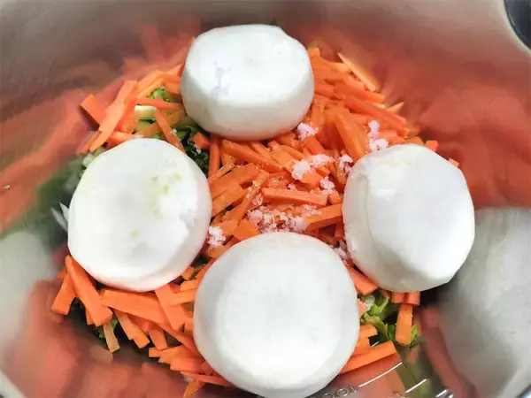 「【絶品！郷土メシ】石川県の郷土料理「かぶら寿し」に挑戦！ブリ刺が生ハム風に化けるって…どうゆうこと？」の画像