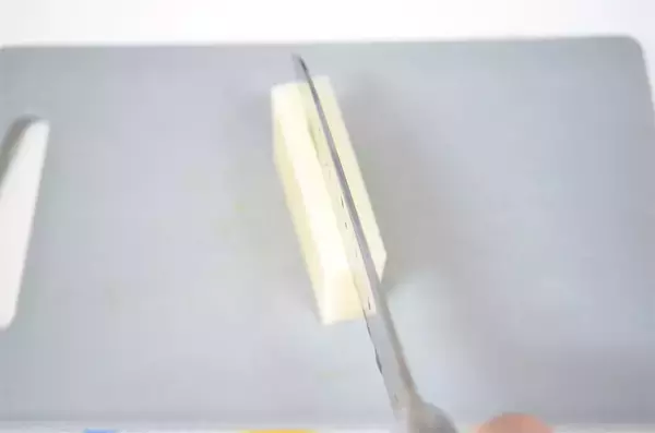 「【ちくわの穴に何詰める？】餅を詰めてキムチで炒めるって～!?「甘辛トッポギ風」作ってみた！【紀文公式】」の画像