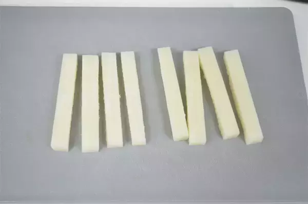 「【ちくわの穴に何詰める？】餅を詰めてキムチで炒めるって～!?「甘辛トッポギ風」作ってみた！【紀文公式】」の画像