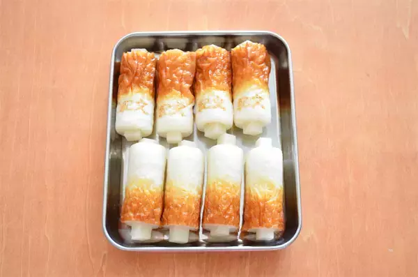 「【ちくわの穴に何詰める？】餅を詰めてキムチで炒めるって～!?「甘辛トッポギ風」作ってみた！【紀文公式】」の画像