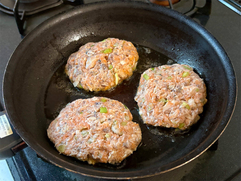 魚臭さゼロ！87年前の知恵レシピ「サバ缶バーグ」が新感覚だった♪感動レベルのふっくら仕上げの秘訣とは？