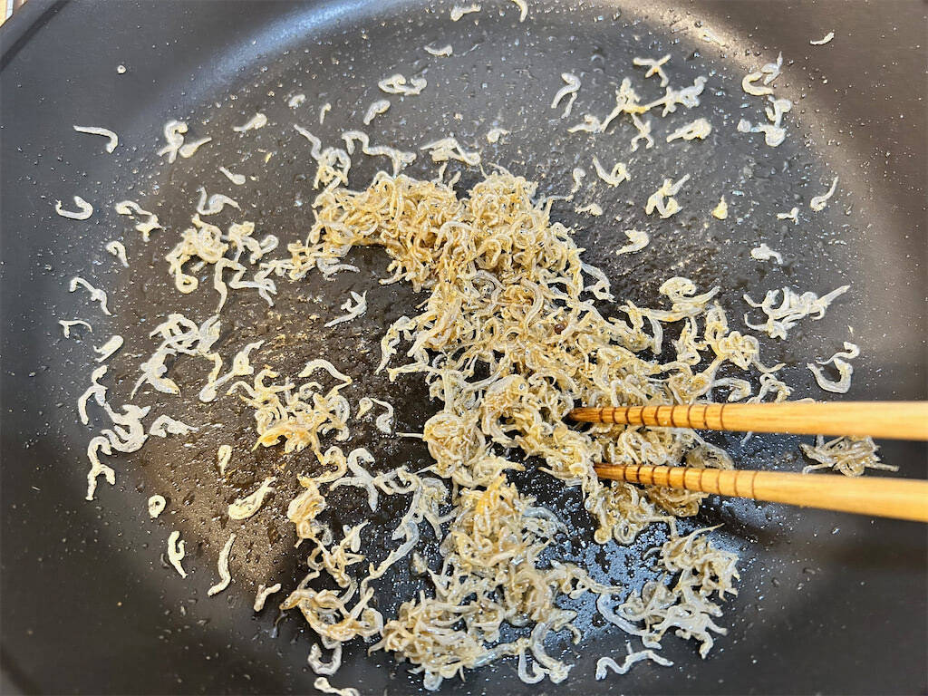 【カリカリに炒めて優勝！】春なので「菜の花のじゃこ和え」作ってみた！ゴマ＆ゴマ油で香ばし度100倍♪