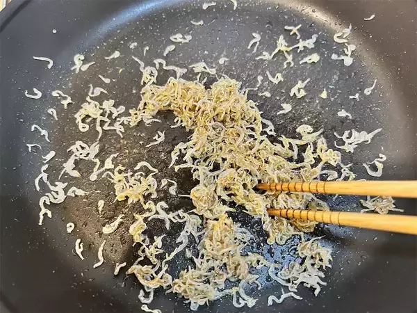 「【カリカリに炒めて優勝！】春なので「菜の花のじゃこ和え」作ってみた！ゴマ＆ゴマ油で香ばし度100倍♪」の画像