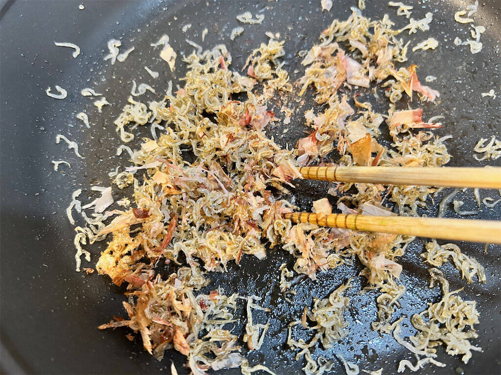 【カリカリに炒めて優勝！】春なので「菜の花のじゃこ和え」作ってみた！ゴマ＆ゴマ油で香ばし度100倍♪