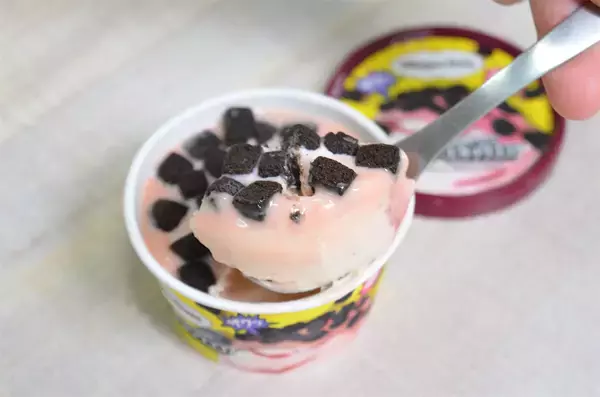 「【ハーゲンダッツでASMR体験⁉】アゴが驚く“ザク硬”食感！新作「ROCKY CRUNCHY!」を実食レポ」の画像