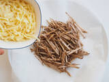 「【もうごぼうは余らない】レンチンで香ばしスナック爆誕♪新ごぼうとチーズで「カリカリチップス」作ってみた！」の画像7