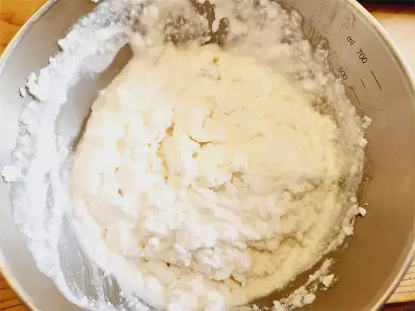 「【たこ焼き器の裏ワザ】チーズが伸び～る溢れる～♡もっちもちの「チーズボール」作ろう！コロコロン♡」の画像