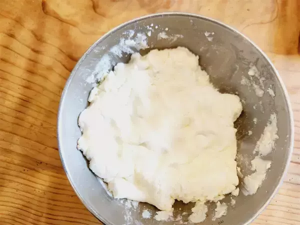 「【たこ焼き器の裏ワザ】チーズが伸び～る溢れる～♡もっちもちの「チーズボール」作ろう！コロコロン♡」の画像