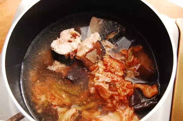 「【花粉症対抗レシピ!?】ビタミンDたっぷりな「サバ缶とキムチのみそ煮」作ってみた！5分で作れたよ〜」の画像