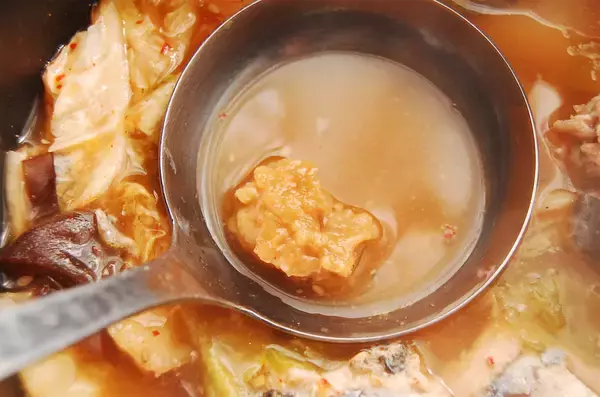 「【花粉症対抗レシピ!?】ビタミンDたっぷりな「サバ缶とキムチのみそ煮」作ってみた！5分で作れたよ〜」の画像