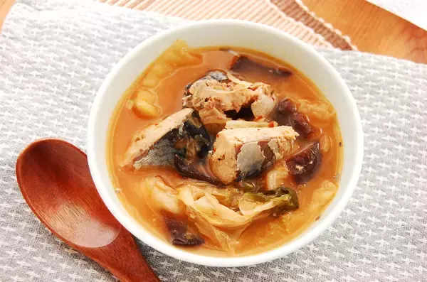 「【花粉症対抗レシピ!?】ビタミンDたっぷりな「サバ缶とキムチのみそ煮」作ってみた！5分で作れたよ〜」の画像