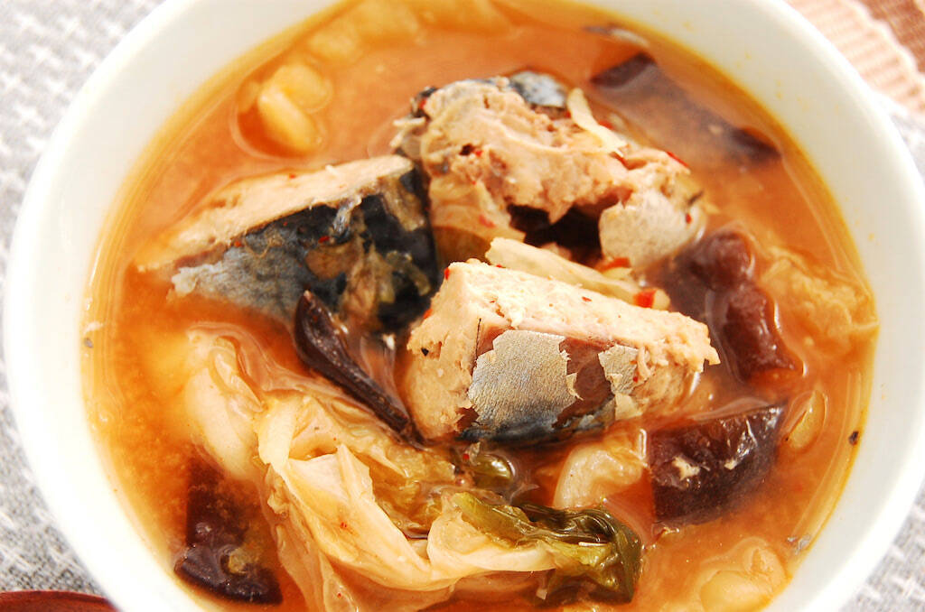 【花粉症対抗レシピ!?】ビタミンDたっぷりな「サバ缶とキムチのみそ煮」作ってみた！5分で作れたよ〜