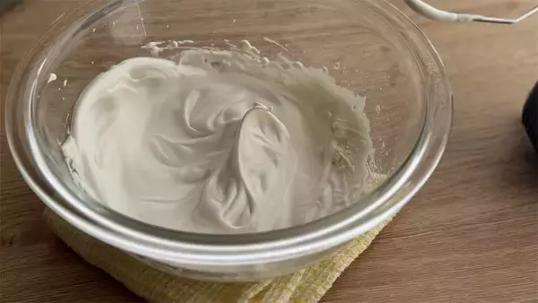 「【卵1個で3個作れる！】ふわっと軽やか「いちごの米粉オムレット」は春おやつにぴったり♪【元パティシエ直伝】」の画像