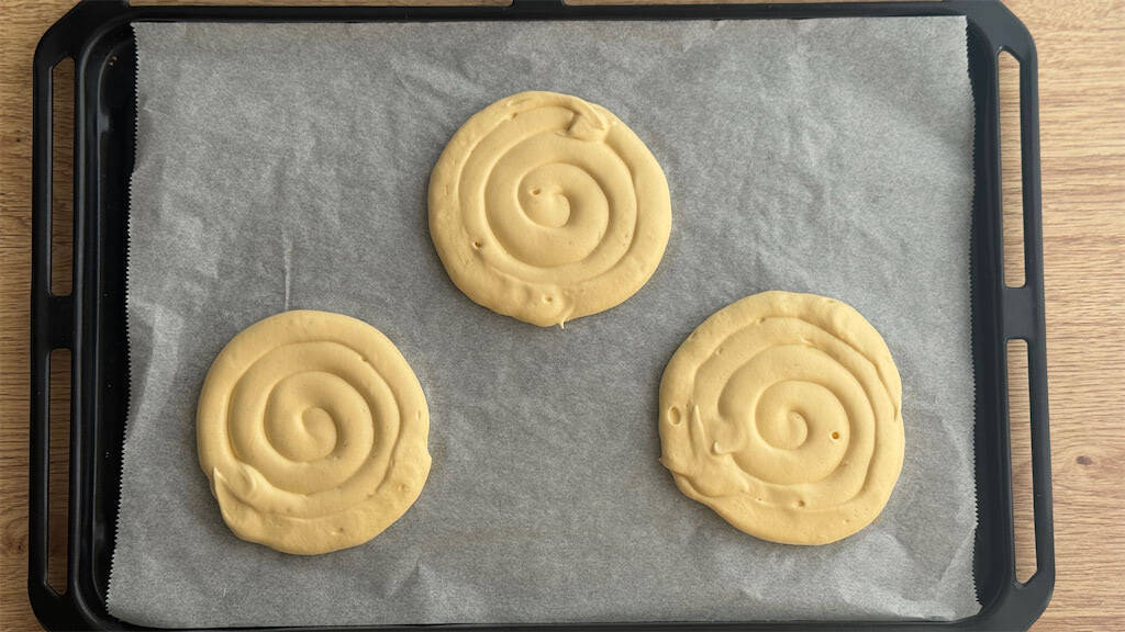 【卵1個で3個作れる！】ふわっと軽やか「いちごの米粉オムレット」は春おやつにぴったり♪【元パティシエ直伝】