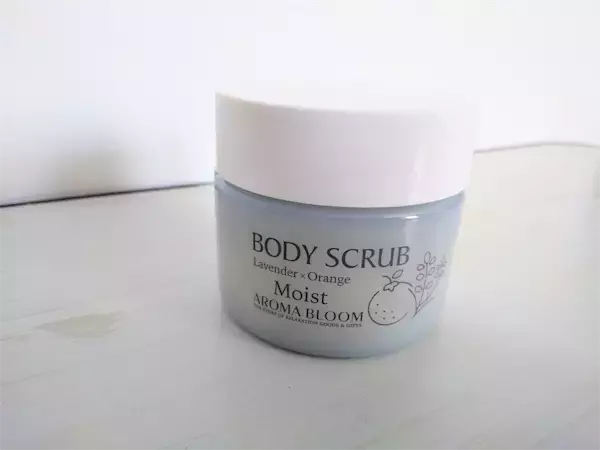 「砂糖」の保湿効果でツルスベしっとり♡細かな粒子の「シュガースクラブ」でケアしてみたら…【正直レポ】