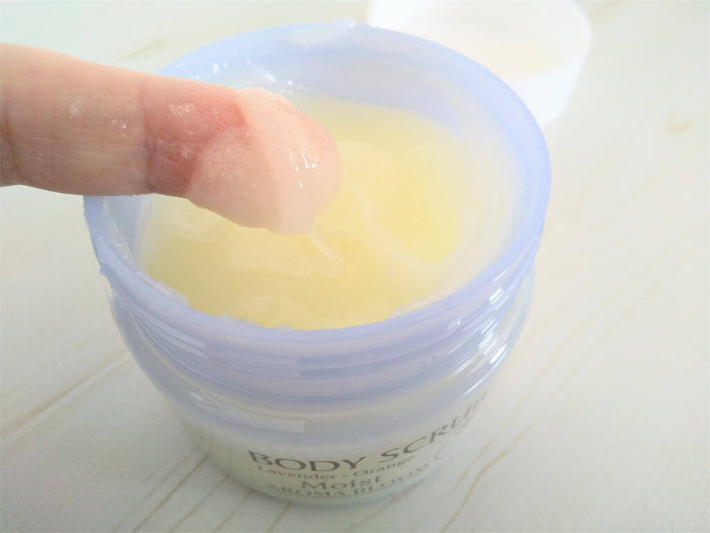 「砂糖」の保湿効果でツルスベしっとり♡細かな粒子の「シュガースクラブ」でケアしてみたら…【正直レポ】