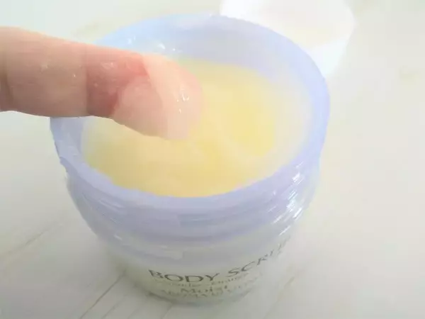 「「砂糖」の保湿効果でツルスベしっとり♡細かな粒子の「シュガースクラブ」でケアしてみたら…【正直レポ】」の画像