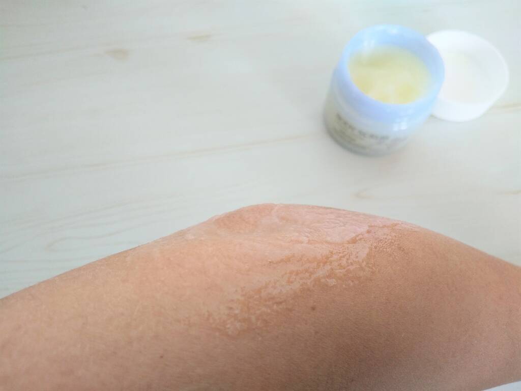 「砂糖」の保湿効果でツルスベしっとり♡細かな粒子の「シュガースクラブ」でケアしてみたら…【正直レポ】