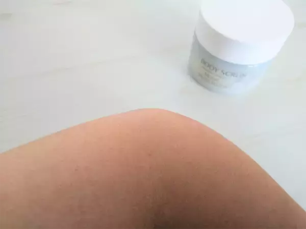 「「砂糖」の保湿効果でツルスベしっとり♡細かな粒子の「シュガースクラブ」でケアしてみたら…【正直レポ】」の画像