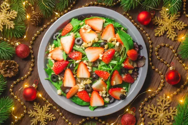 【クリスマスケーキ風サラダ】元フレンチ講師のイチゴ農家直伝「禁断のイチゴサラダ」で新しい味覚が目覚めた♡