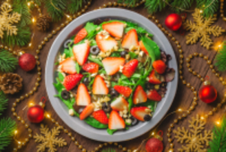 【クリスマスケーキ風サラダ】元フレンチ講師のイチゴ農家直伝「禁断のイチゴサラダ」で新しい味覚が目覚めた♡