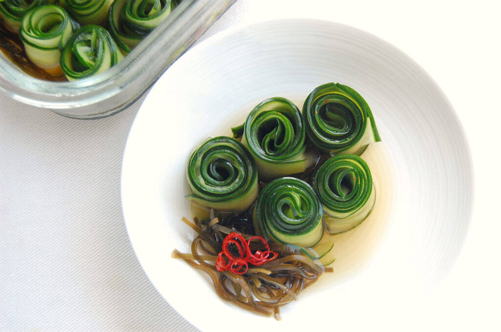 【きゅうり大量消費】薄切りきゅうりをクルクル巻いて…これはもはや、料亭の一品！「胡瓜★やばい漬け」作ってみた♪