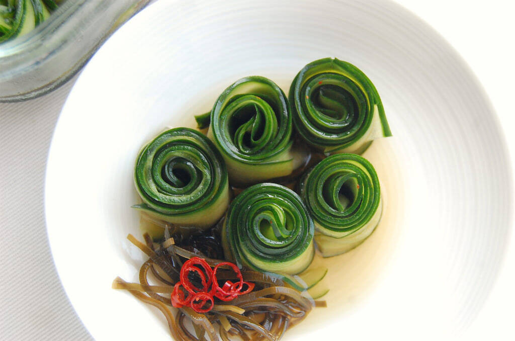 【きゅうり大量消費】薄切りきゅうりをクルクル巻いて…これはもはや、料亭の一品！「胡瓜★やばい漬け」作ってみた♪