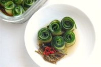 【きゅうり大量消費】薄切りきゅうりをクルクル巻いて…これはもはや、料亭の一品！「胡瓜★やばい漬け」作ってみた♪