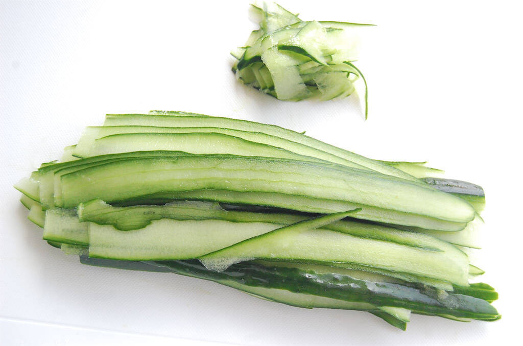 【きゅうり大量消費】薄切りきゅうりをクルクル巻いて…これはもはや、料亭の一品！「胡瓜★やばい漬け」作ってみた♪