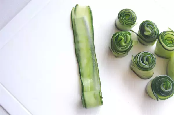 「【きゅうり大量消費】薄切りきゅうりをクルクル巻いて…これはもはや、料亭の一品！「胡瓜★やばい漬け」作ってみた♪」の画像
