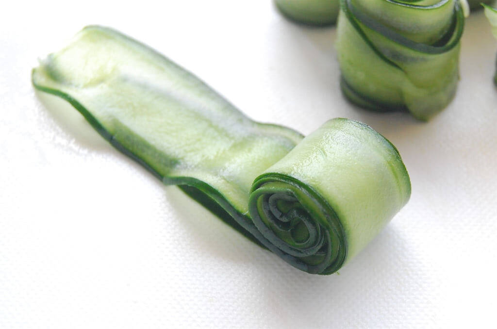 【きゅうり大量消費】薄切りきゅうりをクルクル巻いて…これはもはや、料亭の一品！「胡瓜★やばい漬け」作ってみた♪
